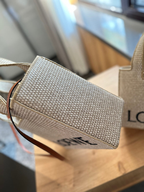 LOE MINI 24 FONT TOTE IN NATURAL RAFFIA