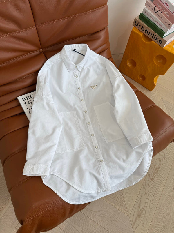 Camicia a maniche lunghe Prada 25 con logo triangolare in cotone bianco