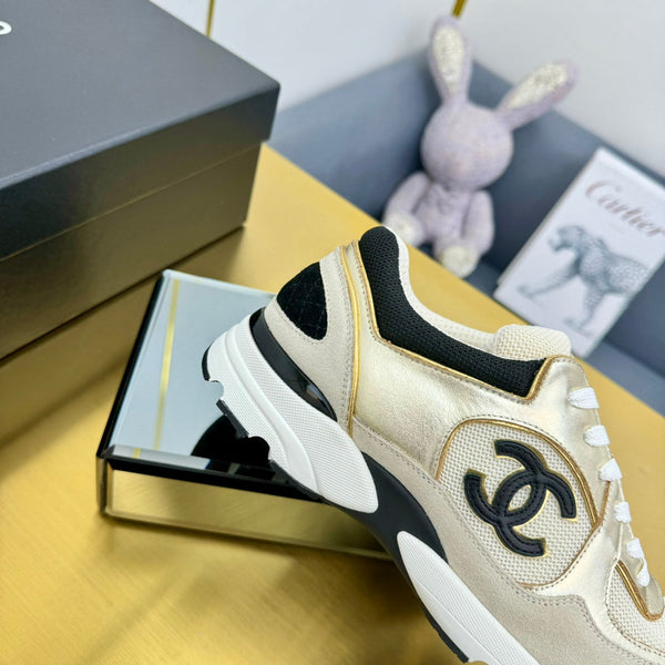 sneaker da donna cc in tweed di lana oro chiaro, vitello oro e vitello scamosciato beige 137569