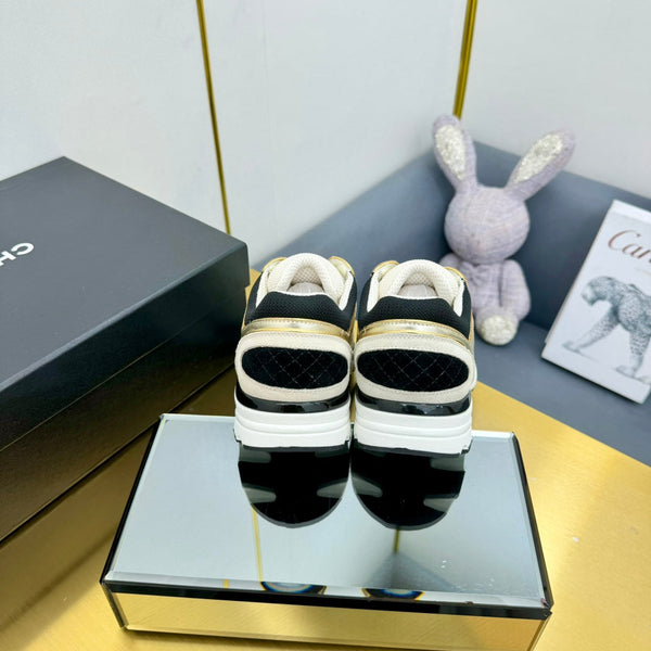 sneaker da donna cc in tweed di lana oro chiaro, vitello oro e vitello scamosciato beige 137569