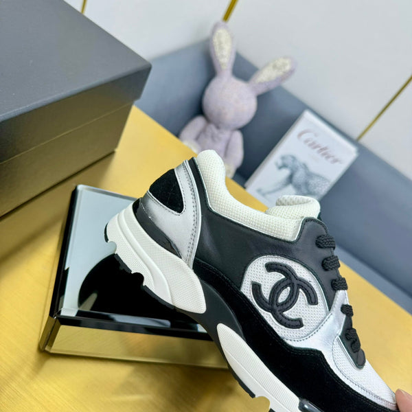 sneaker da donna cc in tweed di lana bianco, vitello argentato e vitello scamosciato nero 137577