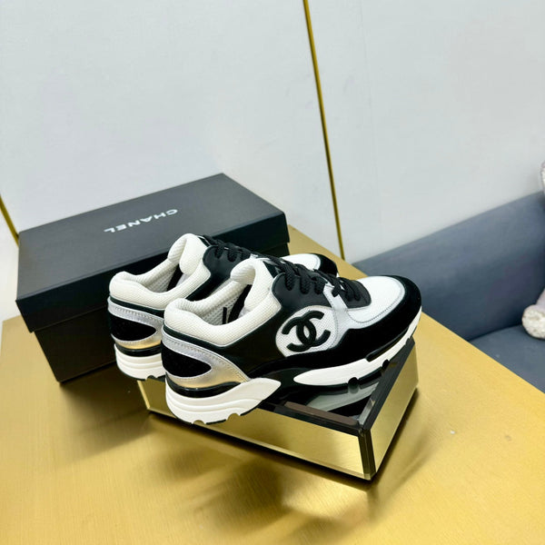 sneaker da donna cc in tweed di lana bianco, vitello argentato e vitello scamosciato nero 137577