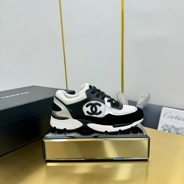 sneaker da donna cc in tweed di lana bianco, vitello argentato e vitello scamosciato nero 137577