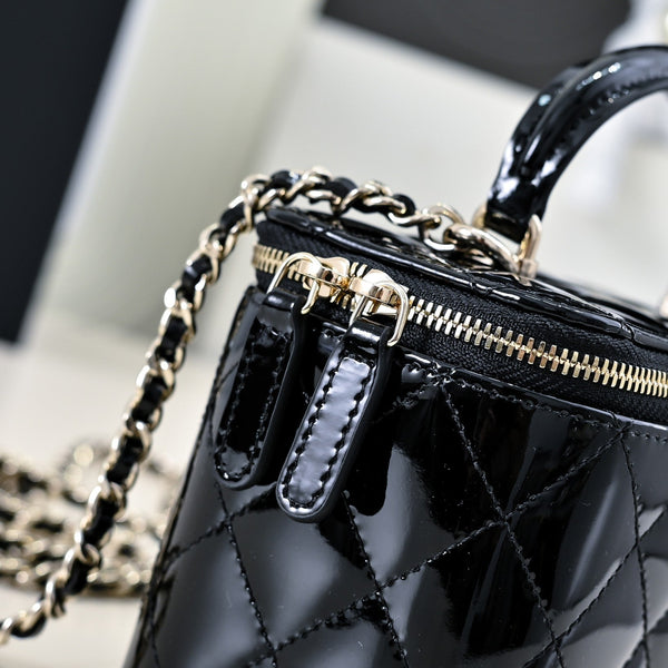 CC 24P Borsa da toeletta con manico superiore 16,5 cm Pelle di vitello verniciata nera Hardware oro chiaro