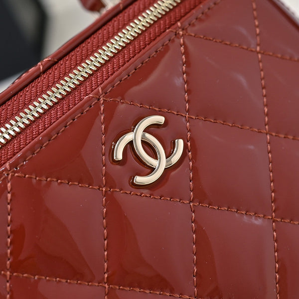 CC 24P Borsa da toeletta con manico superiore 16,5 cm Pelle di vitello verniciata nera Hardware oro chiaro