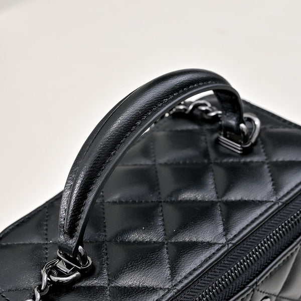 Trousse de toilette CC 26s en agneau matelassé noir 286284