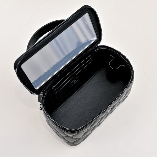 Trousse de toilette CC 26s en agneau matelassé noir 286284