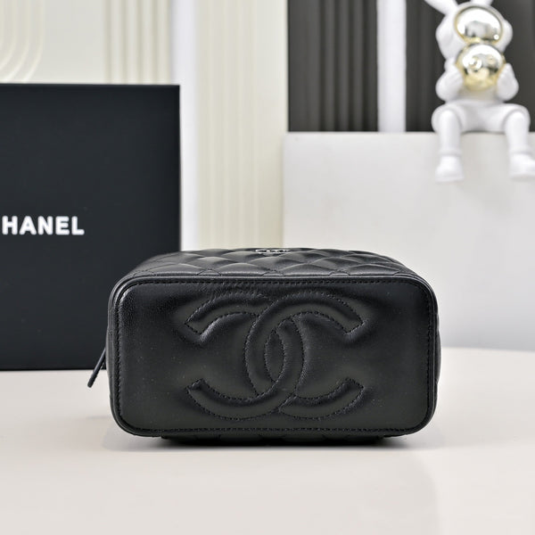 Trousse de toilette CC 26s en agneau matelassé noir 286284