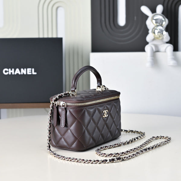 CC 26s Vanity Case Chocolate Quilted Lambskin 286283