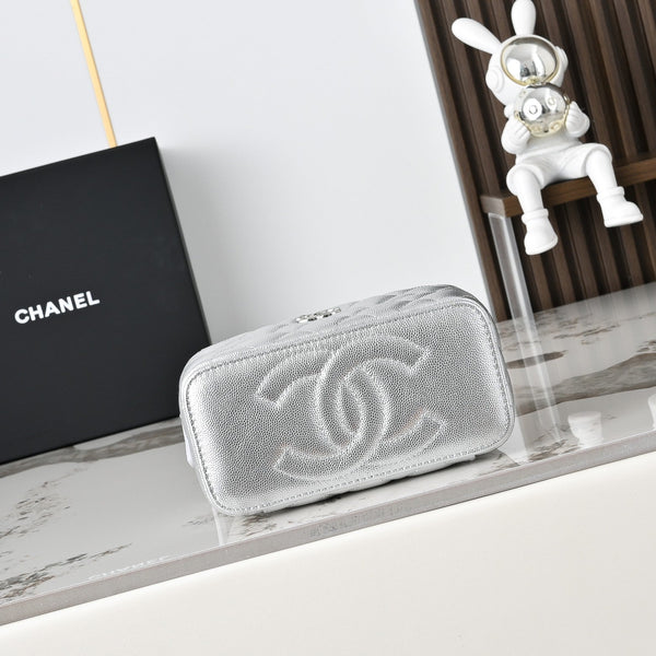 CC 25C Vanity Case 17 Metallic Sliver Caviar Leather 286275