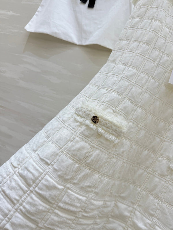 Robe Salopette Chanel 2025 à Carreaux et Bords Frangés en Coton Blanc 319515