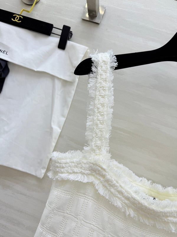 Robe Salopette Chanel 2025 à Carreaux et Bords Frangés en Coton Blanc 319515