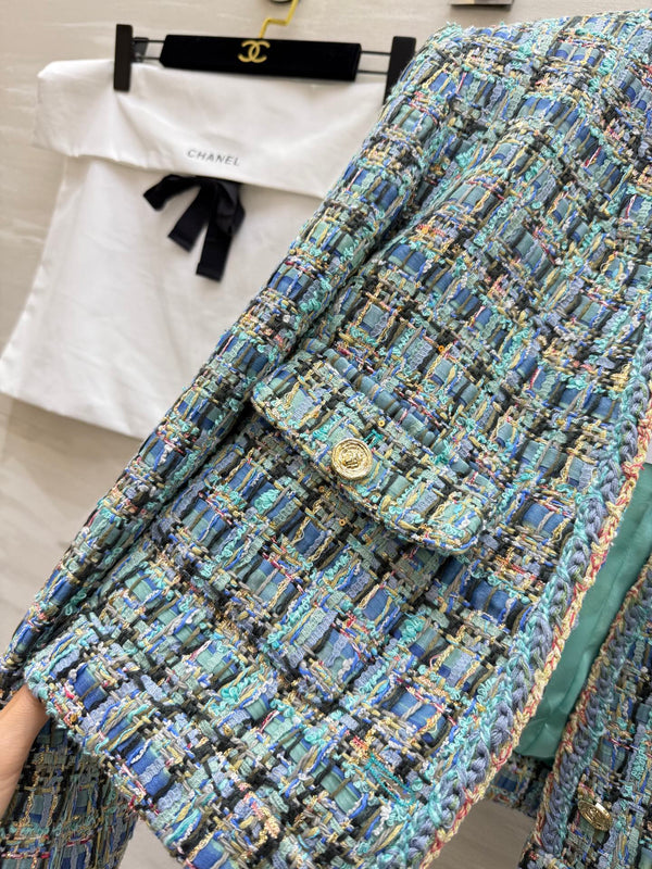 Manteau en tweed de laine bleu-vert col en V Chanel 2025 319506