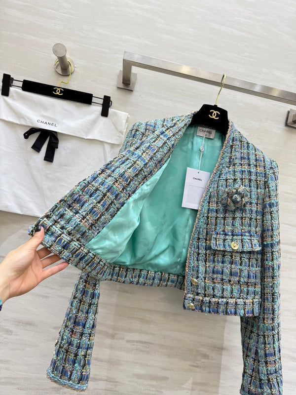 Manteau en tweed de laine bleu-vert col en V Chanel 2025 319506