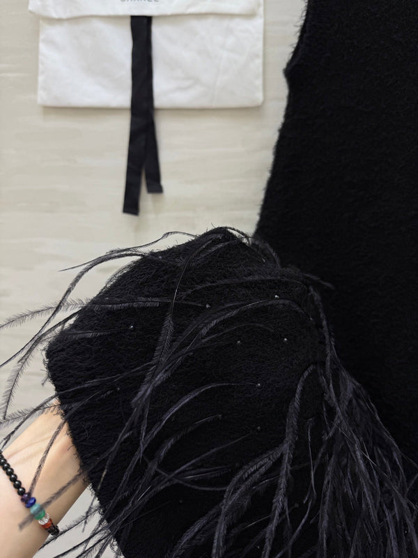 CC Gilet robe en plumes d'autruche et strass, fil de soie de mûrier noir 346472