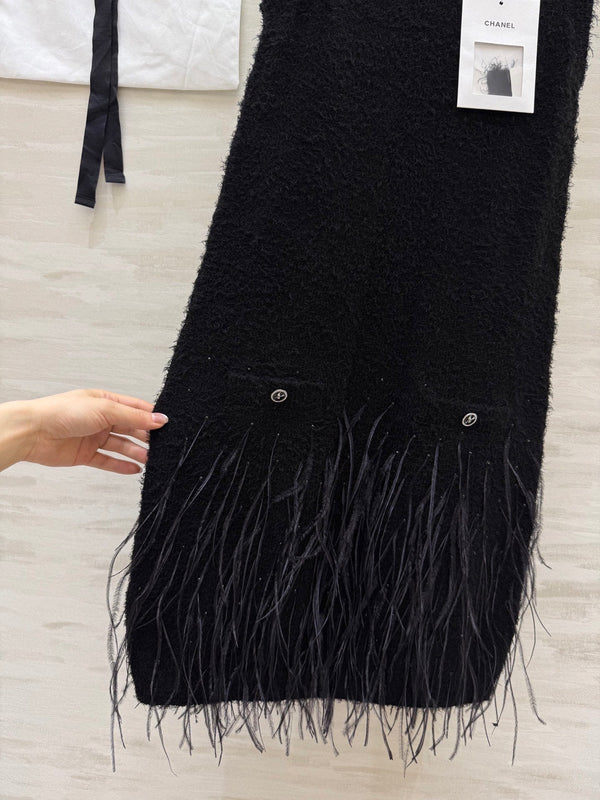 CC Gilet robe en plumes d'autruche et strass, fil de soie de mûrier noir 346472