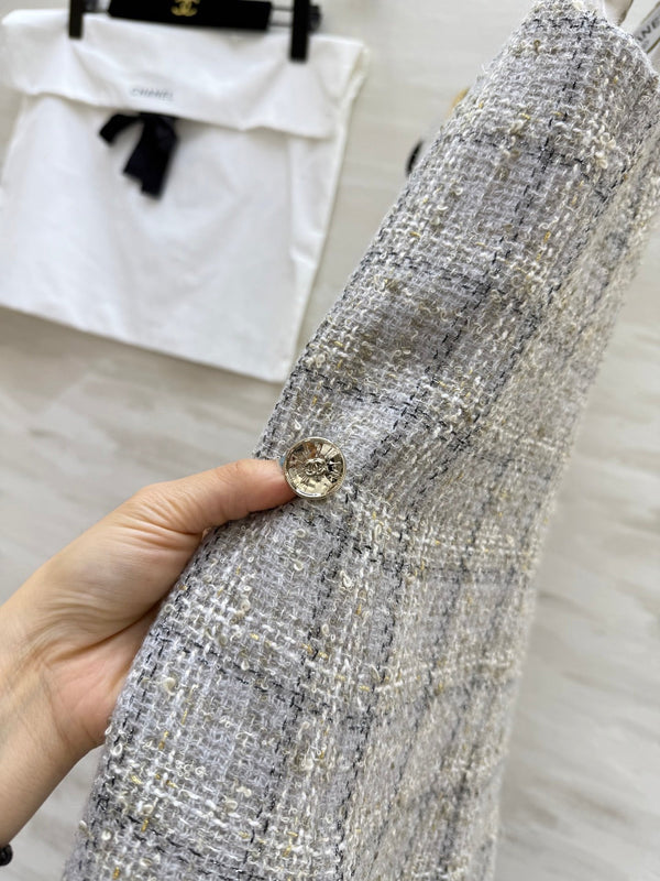 CC 26s Robe classique en tweed beige-gris 352291