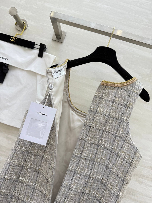 CC 26s Robe classique en tweed beige-gris 352291