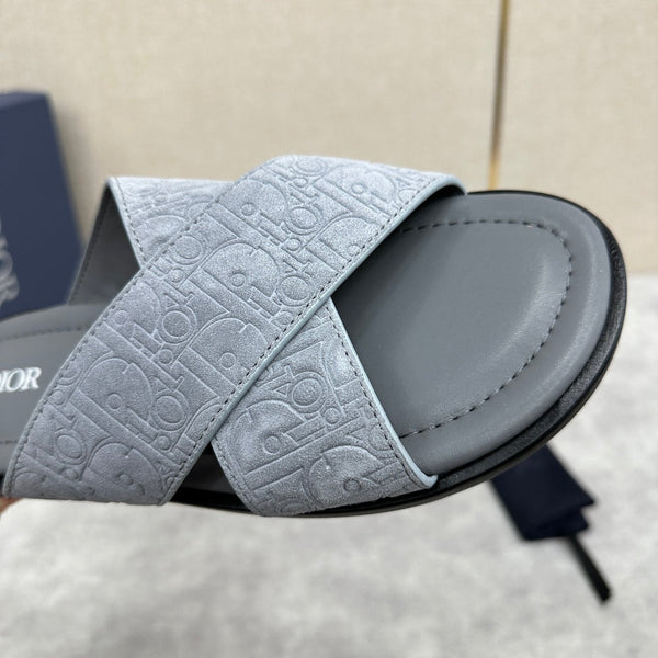 CD ALIAS SANDAL LIGHT GRAY SUEDE