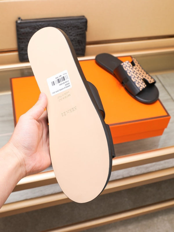 SANDALO HM IZMIR IN PELLE DI AGNELLO NERA E COLOR PESCA