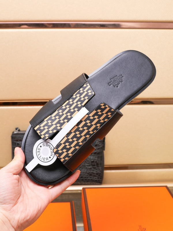 SANDALO HM IZMIR IN PELLE DI AGNELLO NERA E COLOR PESCA