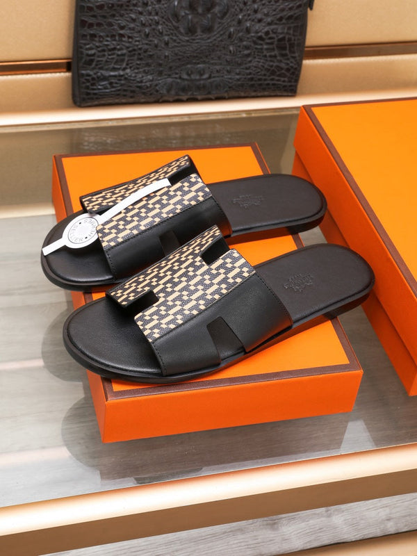 SANDALO HM IZMIR IN PELLE DI AGNELLO NERA E COLOR PESCA