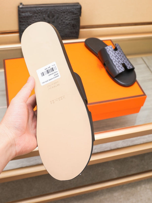 SANDALO HM IZMIR IN PELLE DI AGNELLO NERA E LAVANDA