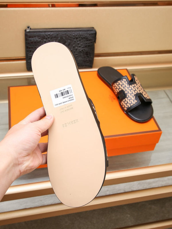 HM ORAN SANDAL BLACK AND PEACHY LAMBSKIN