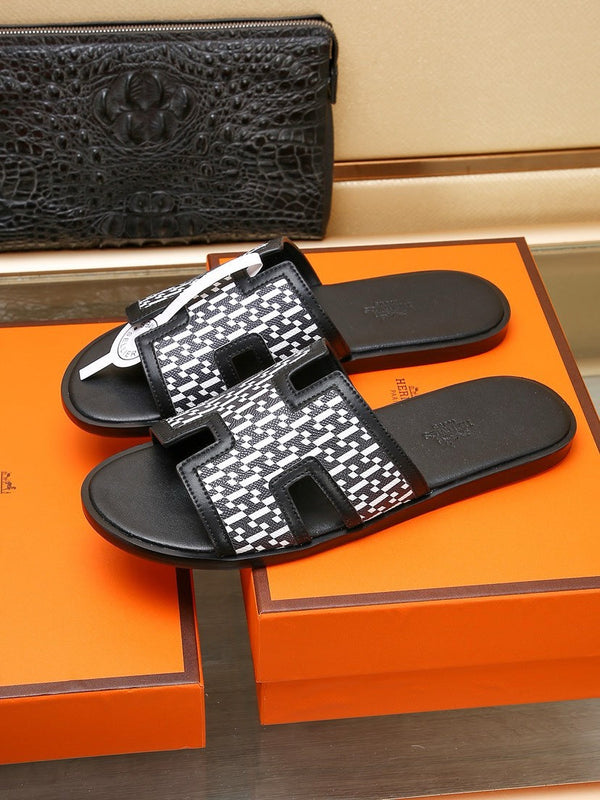 HM ORAN SANDAL BLACK AND WHITE LAMBSKIN