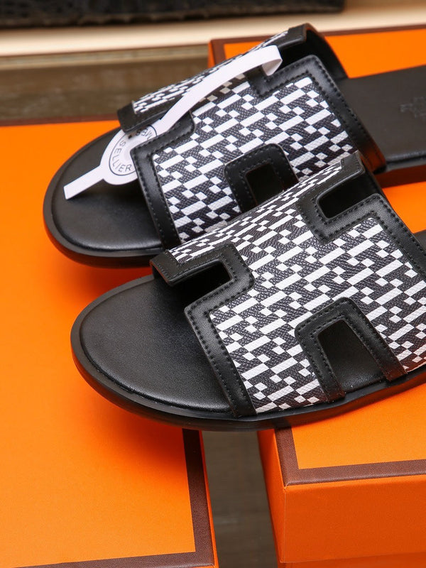 HM ORAN SANDAL BLACK AND WHITE LAMBSKIN