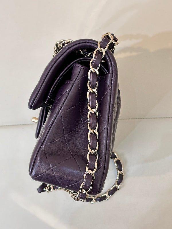 CLASSIC FLAP 23CM VIOLET LAMBSKIN LIGHT GOLD HARDWARE