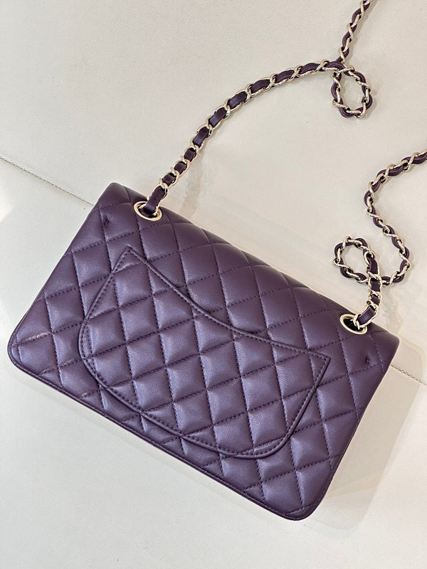 CLASSIC FLAP 23CM VIOLET LAMBSKIN LIGHT GOLD HARDWARE