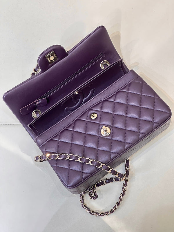 CLASSIC FLAP 23CM VIOLET LAMBSKIN LIGHT GOLD HARDWARE