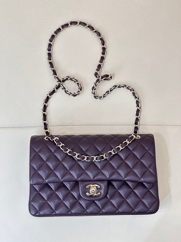 CLASSIC FLAP 25CM VIOLET LAMBSKIN LIGHT GOLD HARDWARE