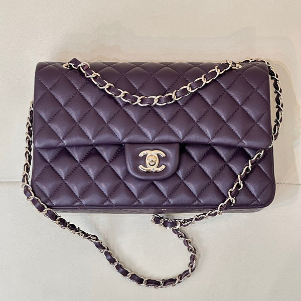 CLASSIC FLAP 25CM PELLE DI AGNELLO VIOLA FERRAMENTA ORO CHIARO