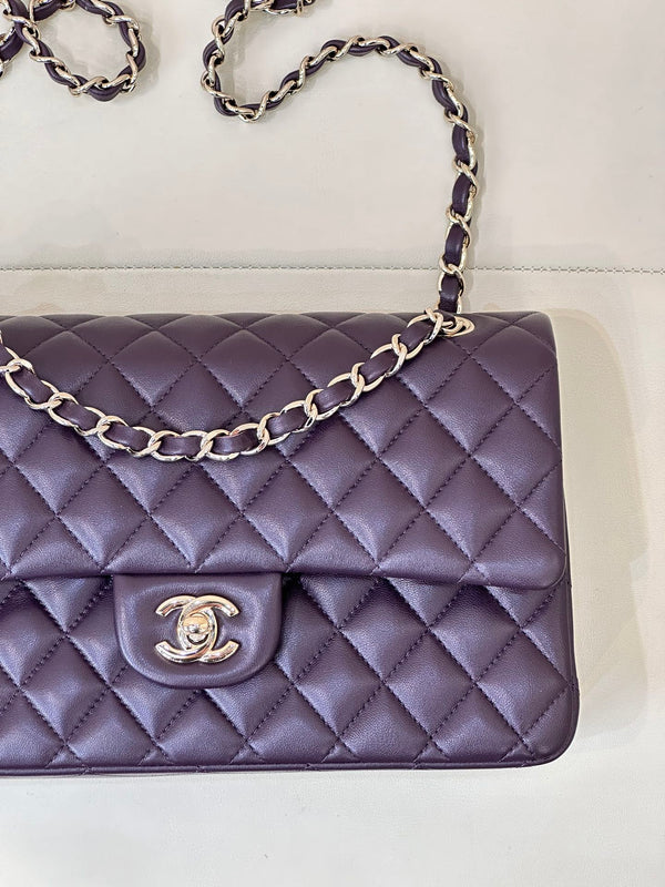 CLASSIC FLAP 25CM VIOLET LAMBSKIN LIGHT GOLD HARDWARE