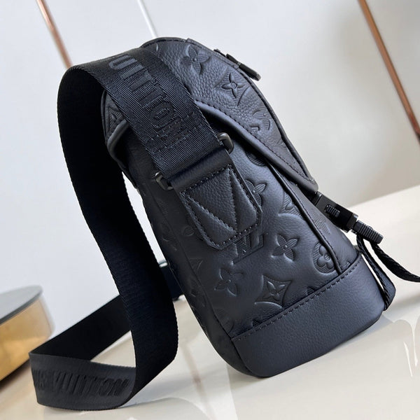 MESSENGER VOYAGER PM 33 IN PELLE DI VITELLO MONOGRAM SHADOW NERA