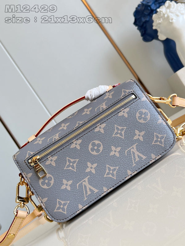 Pochette Metis East West 21.5 Gray Monogram Canvas