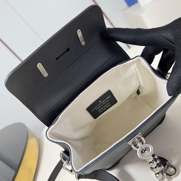 Steamer 20 in pelle di vitello nera con accessori in argento