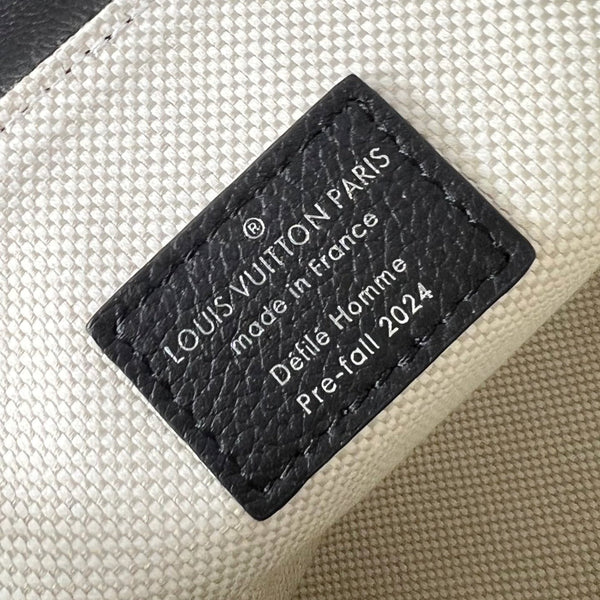 Steamer 20 in pelle di vitello nera con accessori in argento