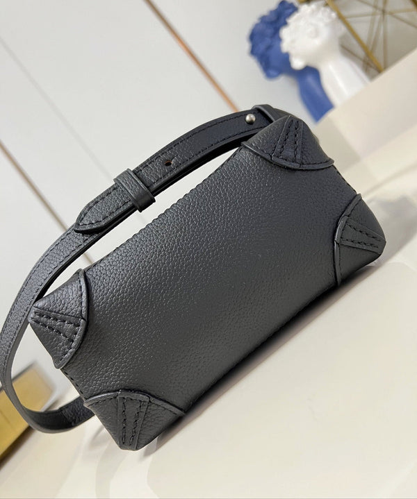 Steamer 20 in pelle di vitello nera con accessori in argento