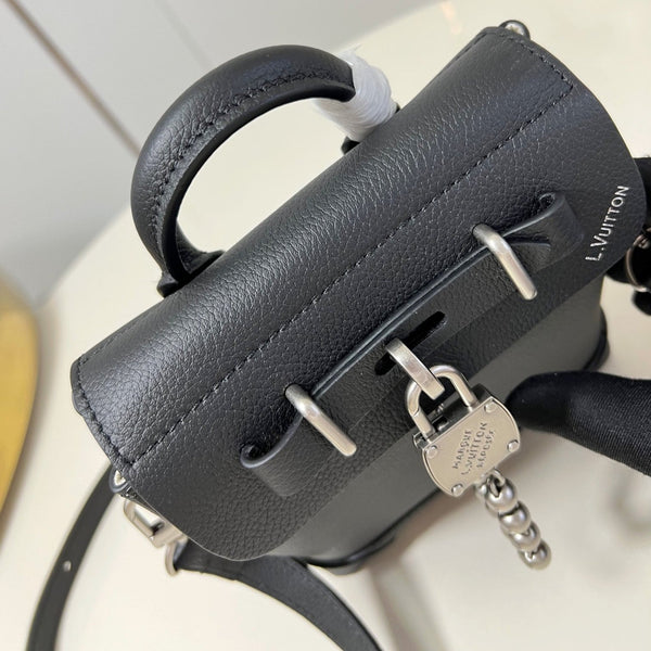 Steamer 20 in pelle di vitello nera con accessori in argento