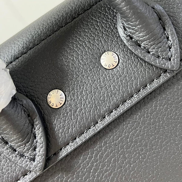 Steamer 20 in pelle di vitello nera con accessori in argento