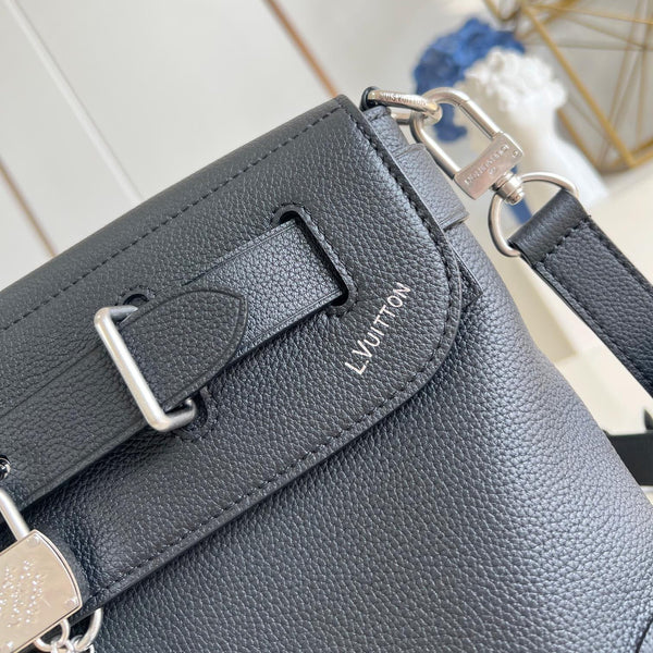 BORSA A TRACOLLA STEAMER 30 IN PELLE DI VITELLO NERA CON FERRAMENTA IN ARGENTO