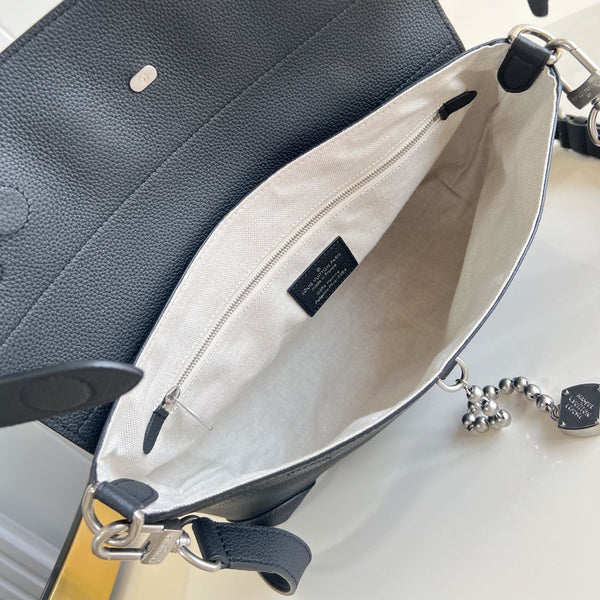 BORSA A TRACOLLA STEAMER 30 IN PELLE DI VITELLO NERA CON FERRAMENTA IN ARGENTO