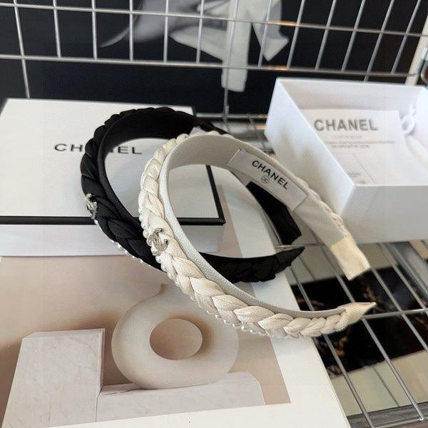 WHITE FABRIC HAIRBAND WITH PEARL CHAIN 412527