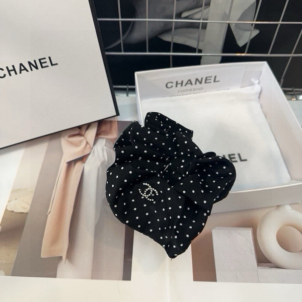 Elastico per capelli in tessuto a pois neri 418926