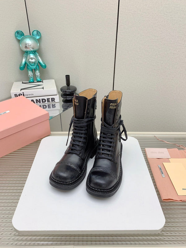 Stivaletti Miu in pelle con lacci in vacchetta nera