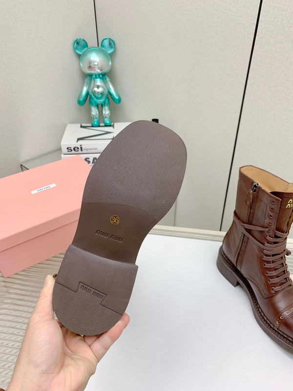 Stivaletti Miu in pelle con lacci in vacchetta marrone castagna