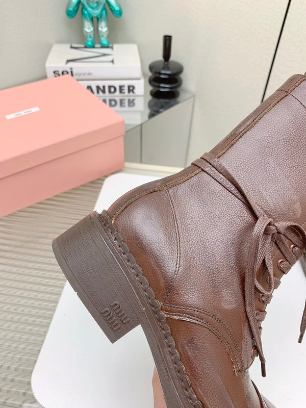 Stivaletti Miu in pelle con lacci in vacchetta marrone castagna